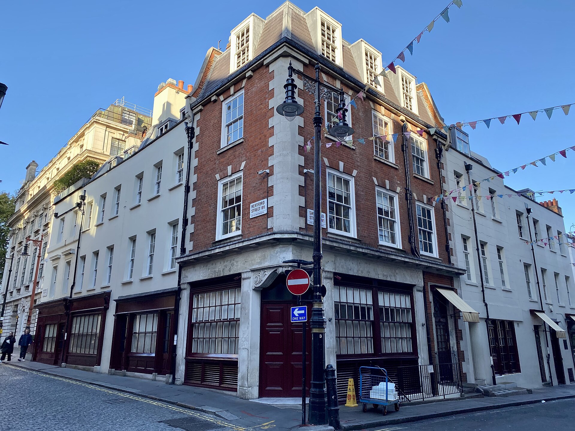 Listed townhouses at 2 to 5 Hertford Street
